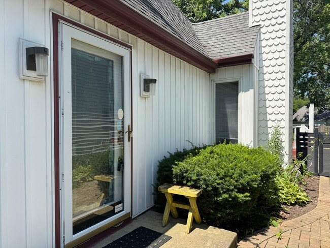 Foto del edificio - 6652 Fernwood Dr