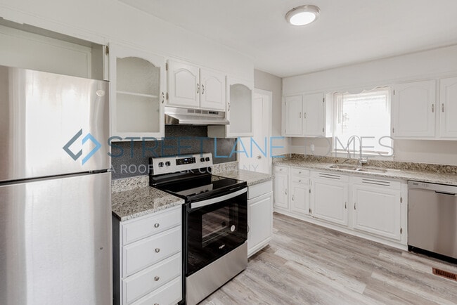 Building Photo - NOW OFFERING $250 OFF FIRST FULL MONTH IF ...