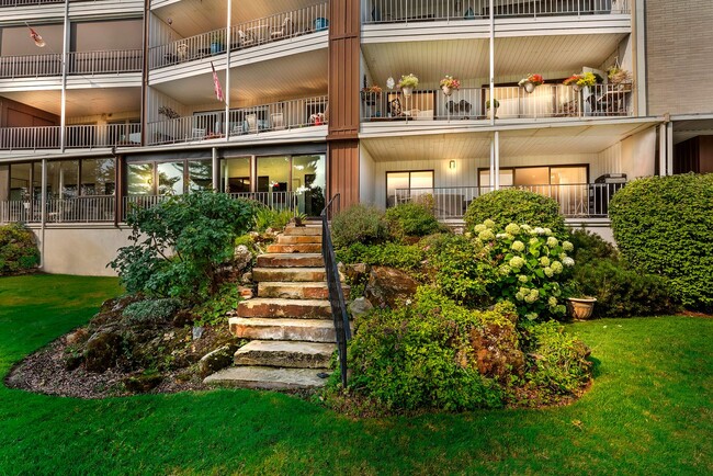 Building Photo - UNWIND IN LUXURY AT PARK VIEW EAST WITH PA...