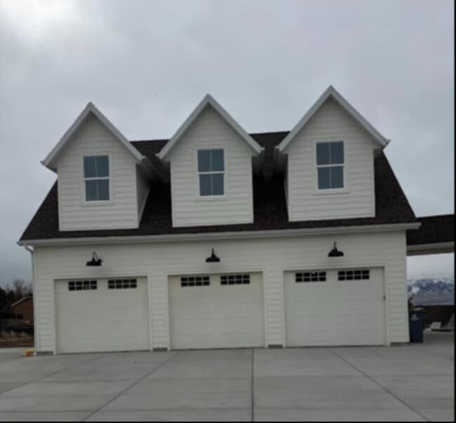 Building Photo - 279 W 110 S
