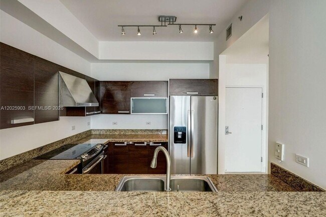 Foto del edificio - 2525 SW 3rd Ave