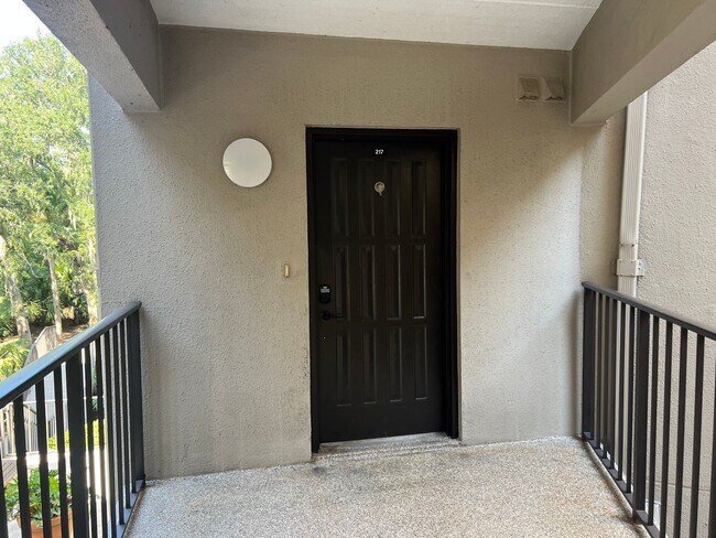 Foto del edificio - Forest Beach Villa - Walk to the Beach!