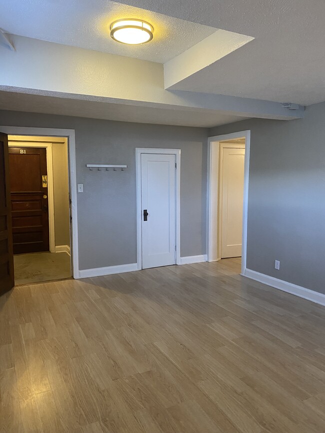 Building Photo - 303 2nd Ave W