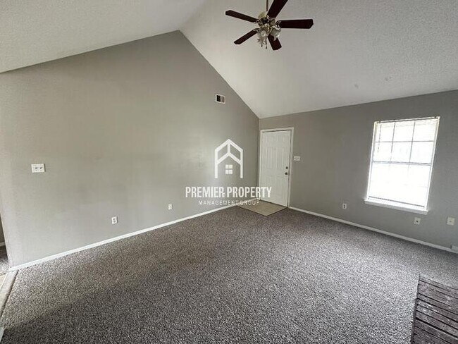 Foto del edificio - 6622 Nutall Oak Cove