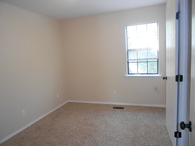Building Photo - 2972 Maple Street Hollister MO