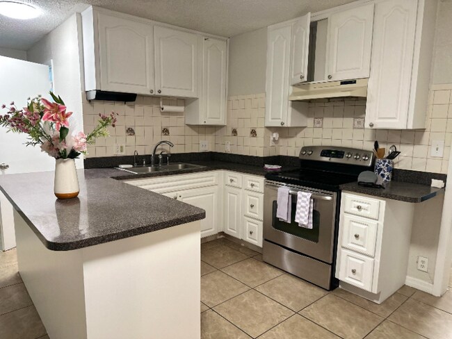 Foto del edificio - 4645 N Socrum Loop Rd
