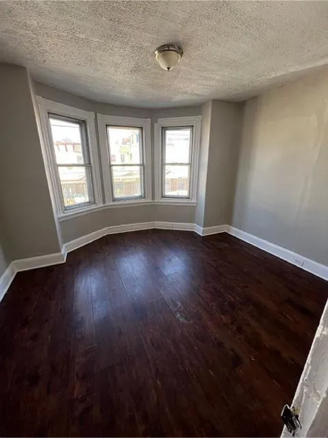 Brand New 2 Bedroom Home in Kensington — Fully Renovated with Private Backyard! - Brand New 2 Bedroom Home in Kensington — Fully Renovated with Private Backyard!