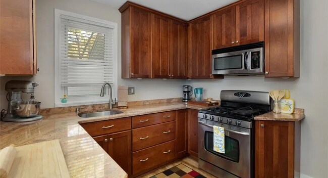 Foto del edificio - 1793 Channing St