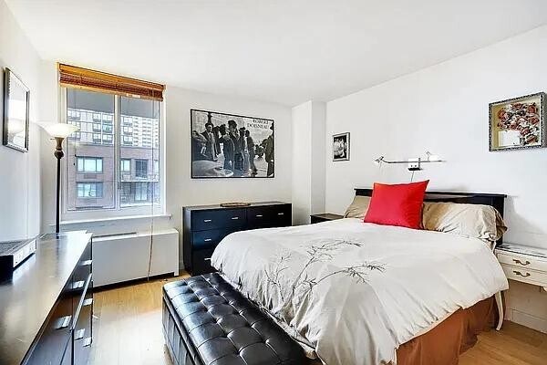 Foto del edificio - 333 Rector Pl