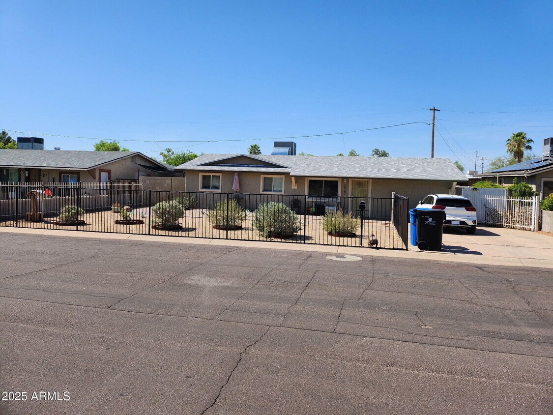 Primary Photo - 2507 E Campo Bello Dr