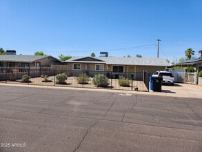 Building Photo - 2507 E Campo Bello Dr