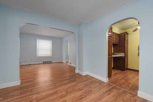 Building Photo - 247 E 248th St