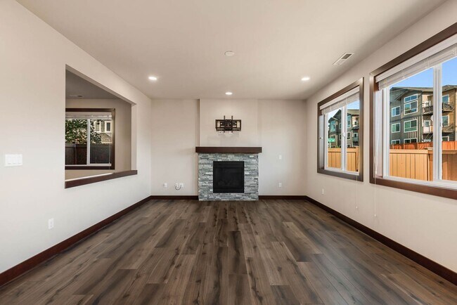Building Photo - Modern Bothell Home in Kingsbury Community