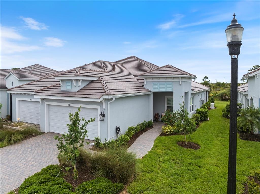 Foto principal - 18050 Franklin Park Ct