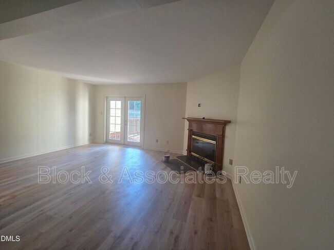 Foto del edificio - 6550 Thetford Ct