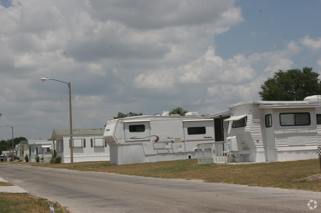 Foto del edificio - Waters Edge RV Resort