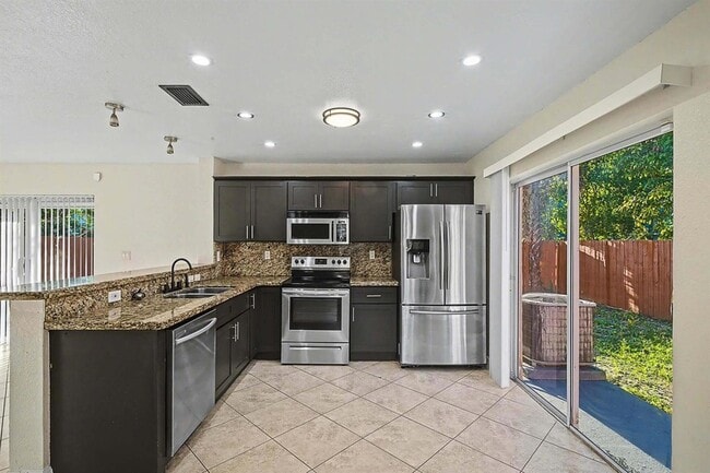 Building Photo - 5789 Woodland Point Dr