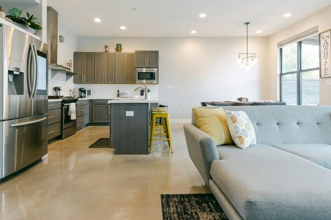 Building Photo - 203 Nogalitos St