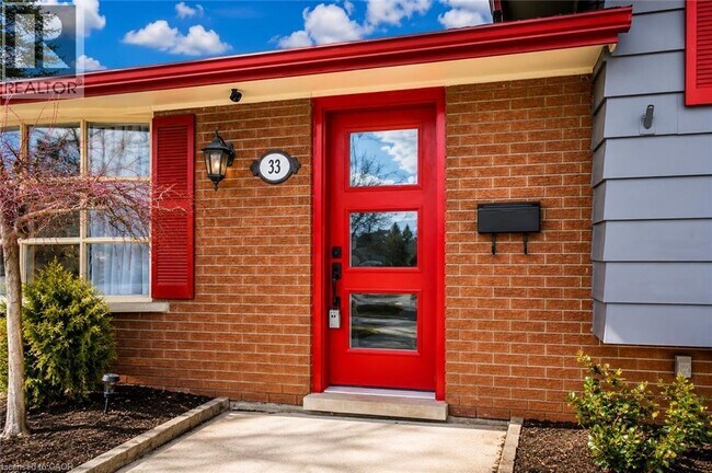 Building Photo - 33 Fairlawn Rd