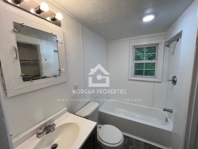Foto del edificio - 1833 W 23rd St