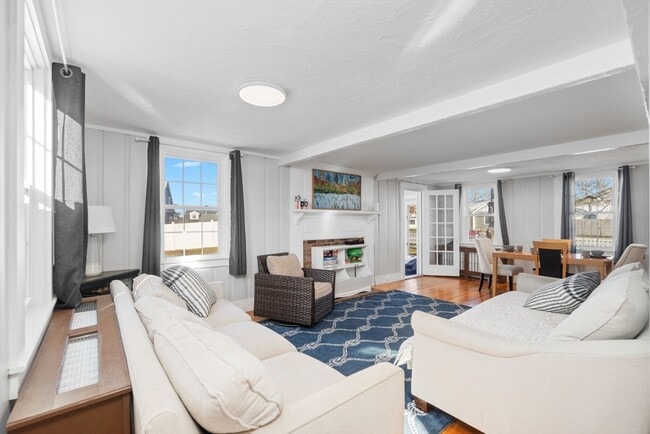 Building Photo - 32 Woodside Ave