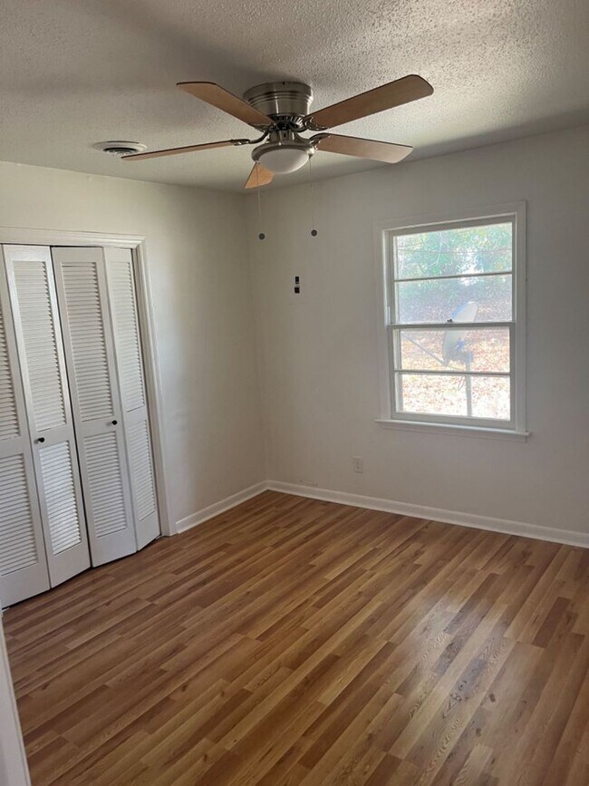 Foto del edificio - 1115 Oakwood Dr