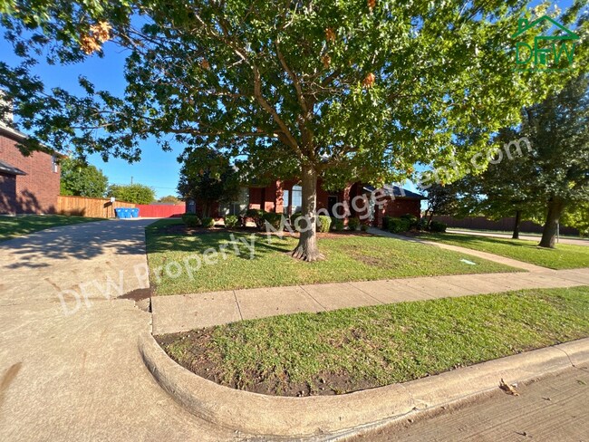 Building Photo - 2502 Chapel Hill Dr