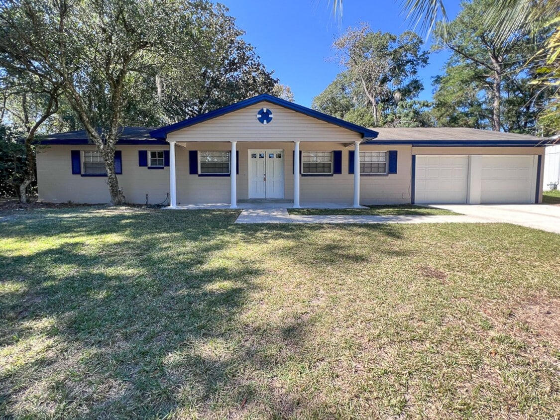 RECENTLY UPDATED 4/2 House with in Pine Estates - Available August - RECENTLY UPDATED 4/2 House with in Pine Estates - Available August