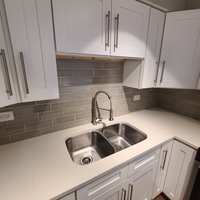 Kitchen - 10501 S Highland Ave