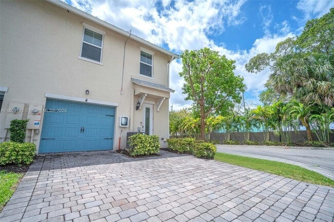 Building Photo - 5040 Eucalyptus Dr