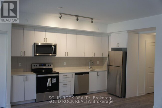 Photo du bâtiment - 4035-4035 Hickory Dr