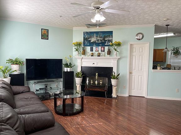 Foto del edificio - 881 Glynn Oaks Dr,Clarkston, GA 30021
