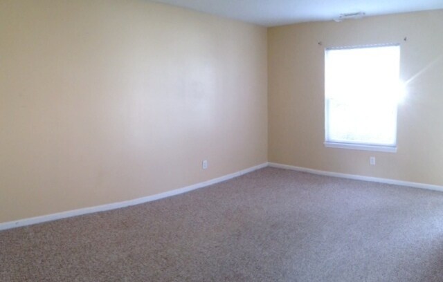 Foto del edificio - 2 bed 1.5 bath Duplex close to town