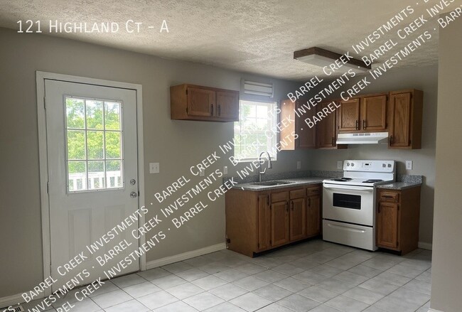 Foto del edificio - 121 Highland Ct