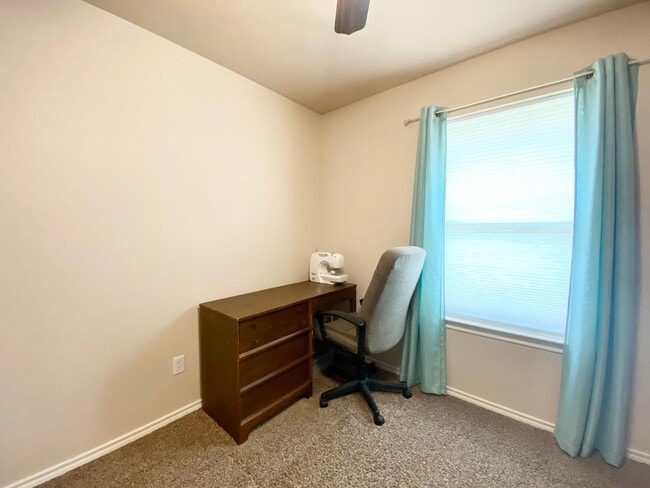 Building Photo - 6 MONTH LEASE!! IMMACULATE all electric 3 ...