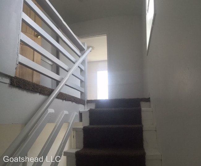 Building Photo - 2 br, 1 bath Apartment - 4 1/2 Salisbury