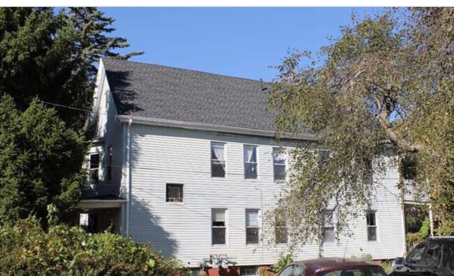 Photo - 1455 Congress St Apartments