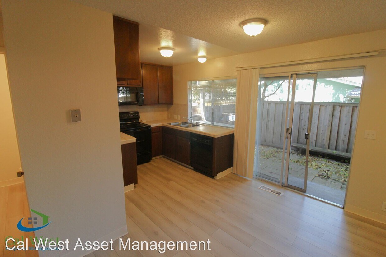 Primary Photo - 573 E Arques Ave