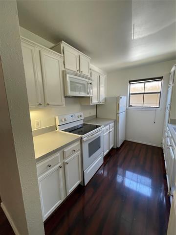Building Photo - 9600 Royal Ln