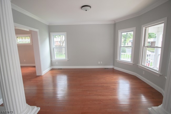 Building Photo - 83 Ravine Ave