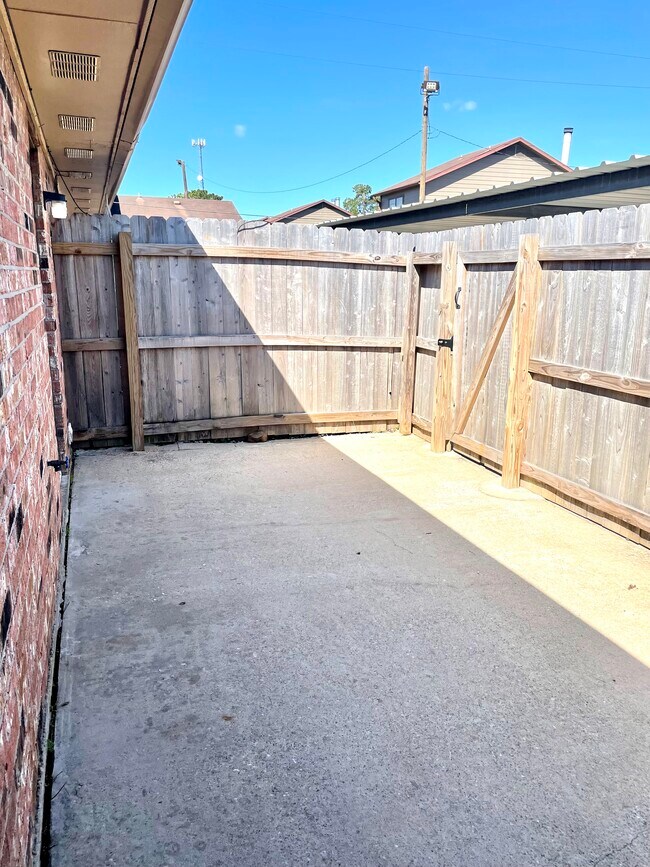 Building Photo - 5456 Folsom Dr