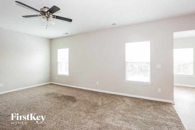 Building Photo - 2030 Hamil Ridge Dr