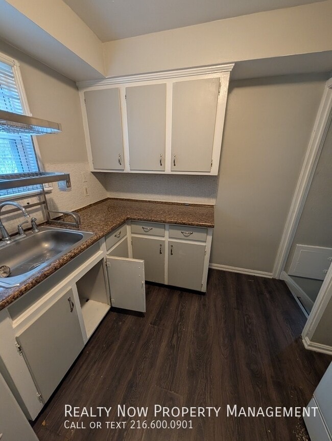 Building Photo - 27471 Forestview Ave