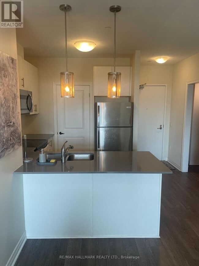 Photo du bâtiment - 7325-7325 Markham Rd