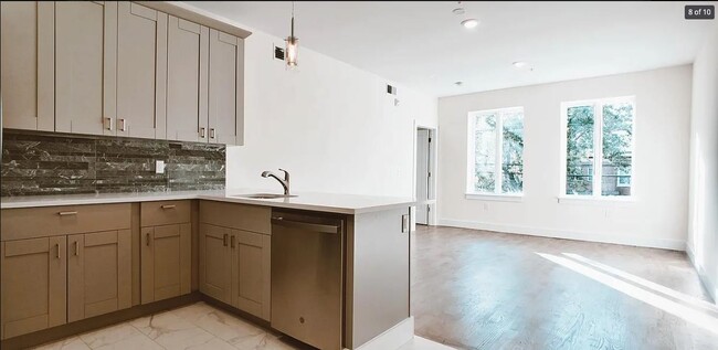 Foto del edificio - 3294 John F. Kennedy Blvd