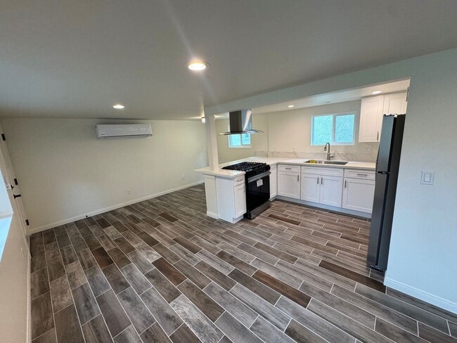 Building Photo - Remodeled 2 Bedroom Back House with Private Yard – Santa Paula