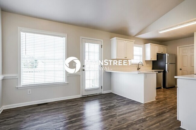 Foto del edificio - 3 Bedroom Pet-Friendly Home in SMITHFIELD, NC with Main Street Renewal