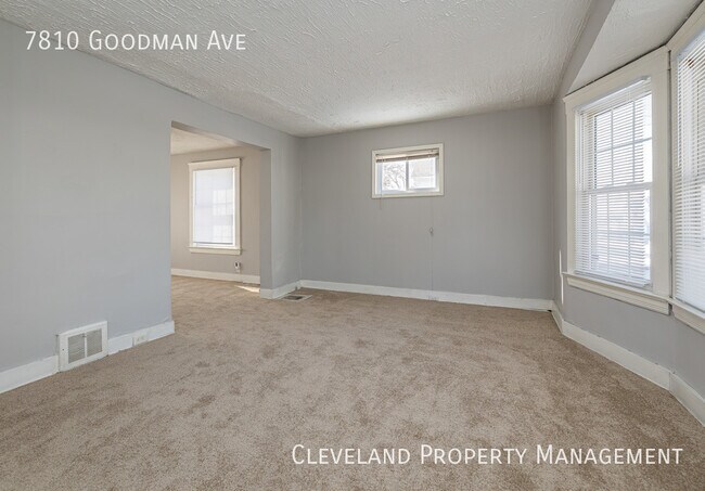 Building Photo - Updated 2 Bedroom Colonial