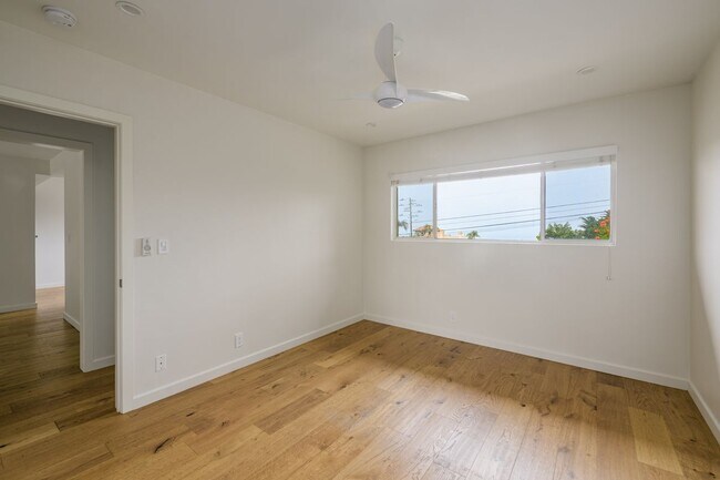 Building Photo - 7618 Birdview Avenue, UNIT 1