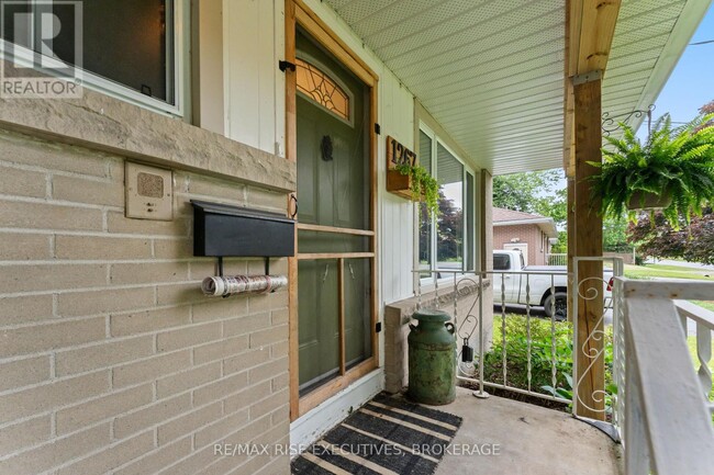 Building Photo - 1267 Leyton Ave